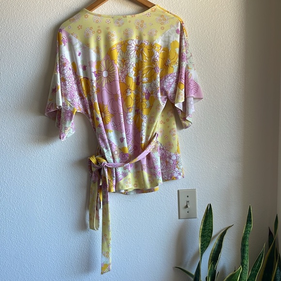 ModCloth Floral Wrap Tie V Neck Blouse in Floral Fields L - Picture 6 of 9